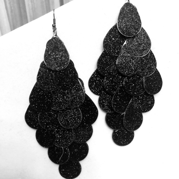 💜3/$30 Statement Long Black Glitter Chandelier Earrings - Picture 1 of 4